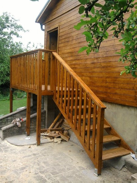 Venkovní dřevěné schody